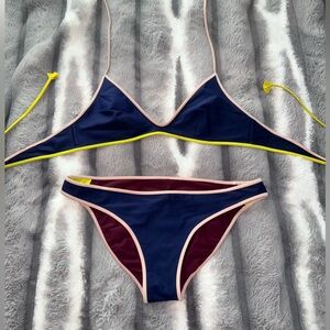 RARE!! Reversible Lululemon Surf to Sand Bikini- Size 6